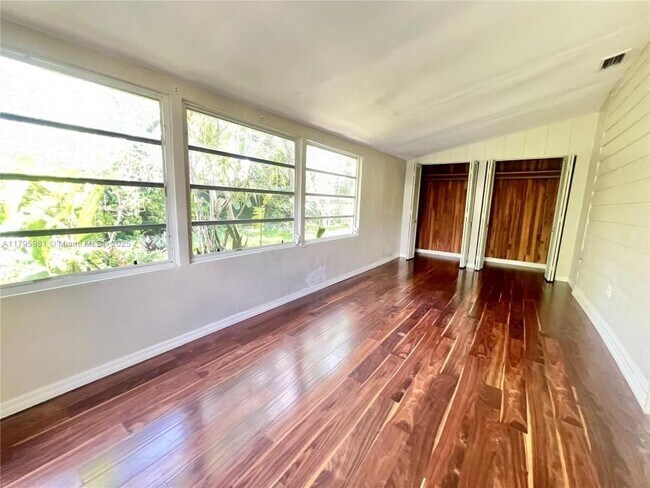 Building Photo - 2 bedroom in Miami FL 33161