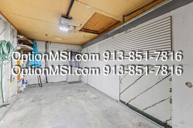 Building Photo - Near downtown Overland Park!