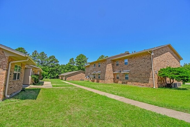 Building Photo - 400 Pine Burr Ln