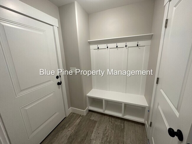 Building Photo - 679 Sterling Dr