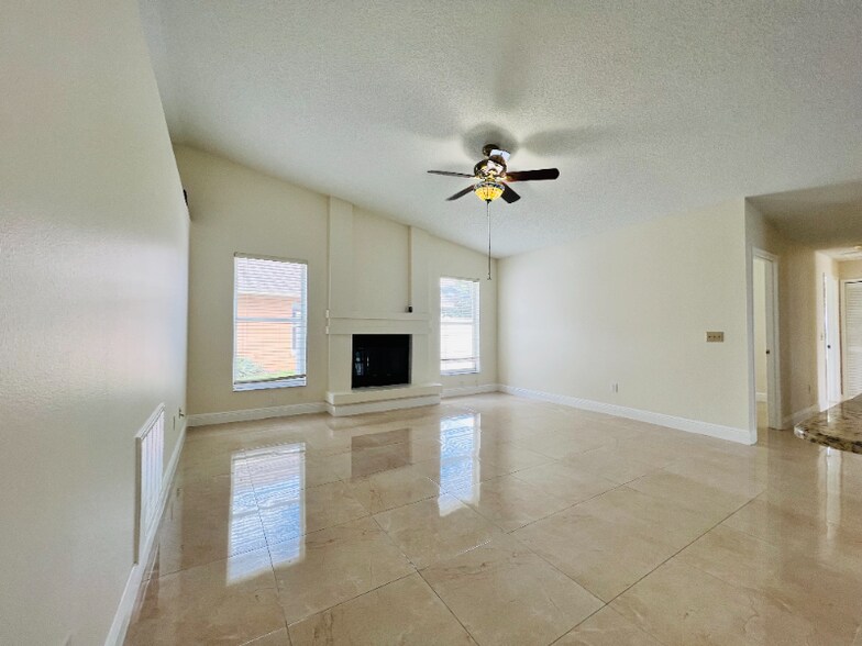 Building Photo - 3909 Yellow Finch Ln