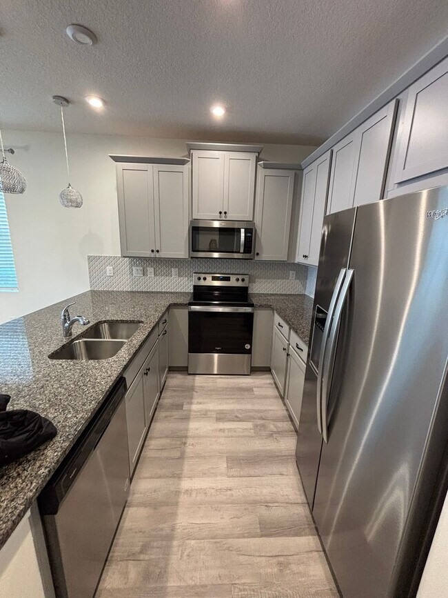 Building Photo - Modern 3/2.5 Townhouse located in the Tapestry Community of Kissimmee