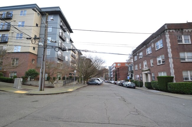 Building Photo - 1620 Belmont Ave