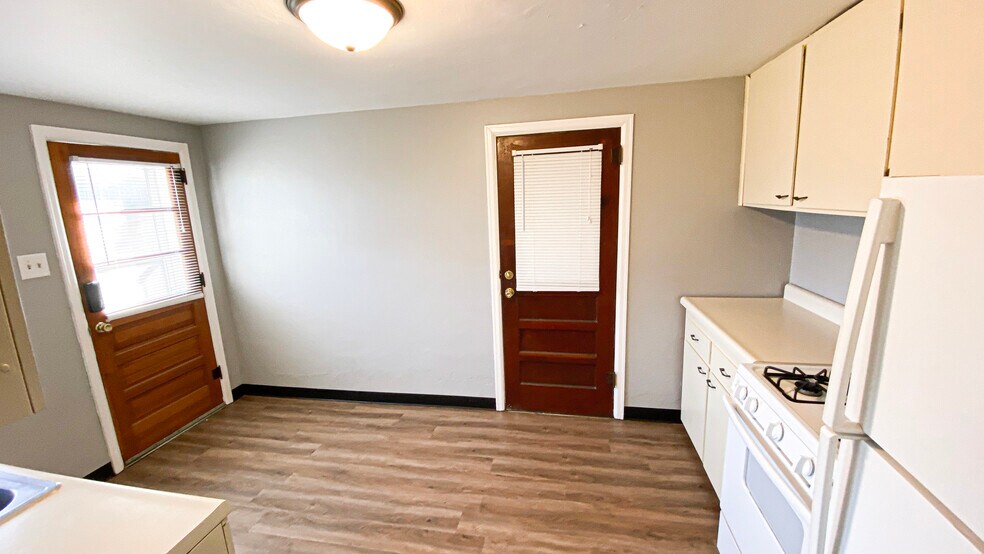 Kitchen - 227 W Dunklin St