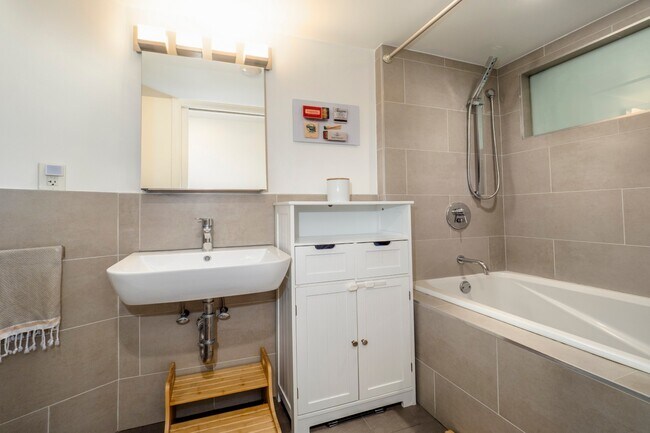 Building Photo - 226 1st St