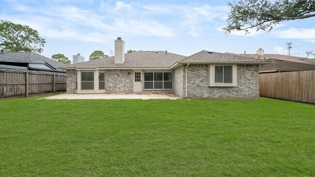 Building Photo - 2121 Aberdeen Dr