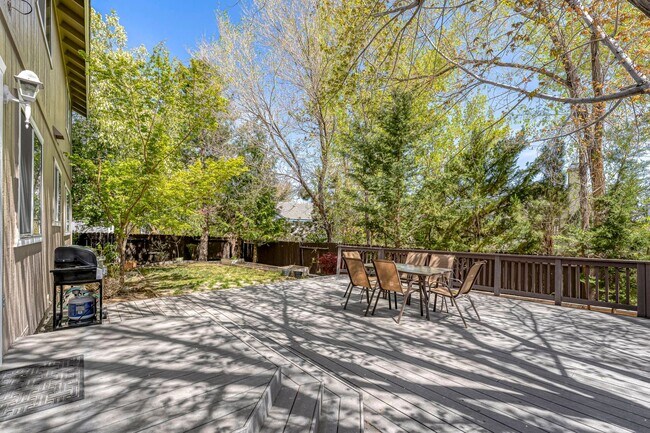 Building Photo - Fully Furnished Modern Home With Great Location