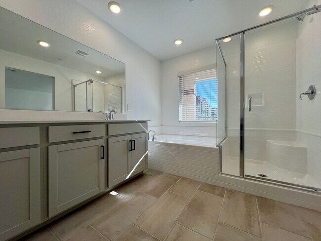 Building Photo - Beautiful Newer 4 Bedroom Home in Cadence with Large Loft