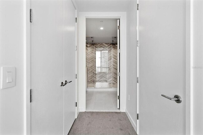 Building Photo - 400 Central Ave