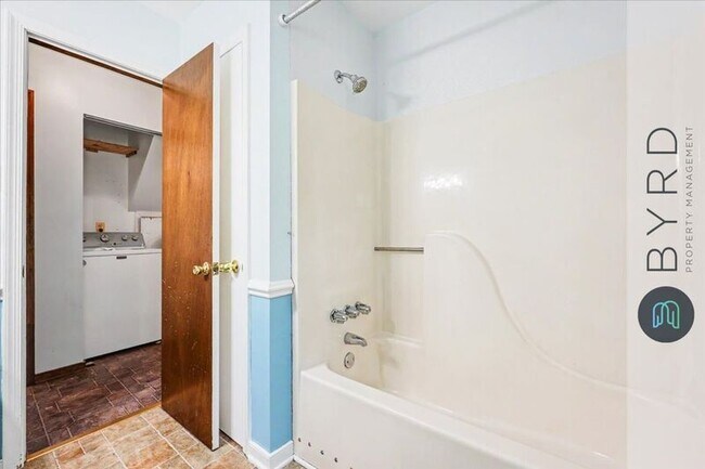 Building Photo - 5961 Sara Kay Dr