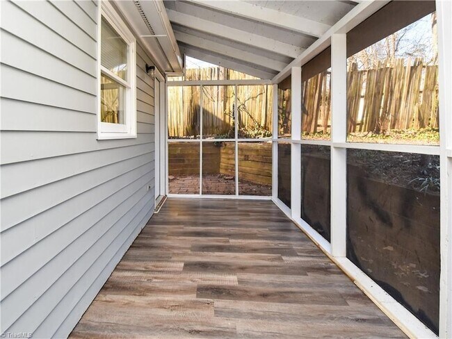 Building Photo - 1811 Saffron Pl