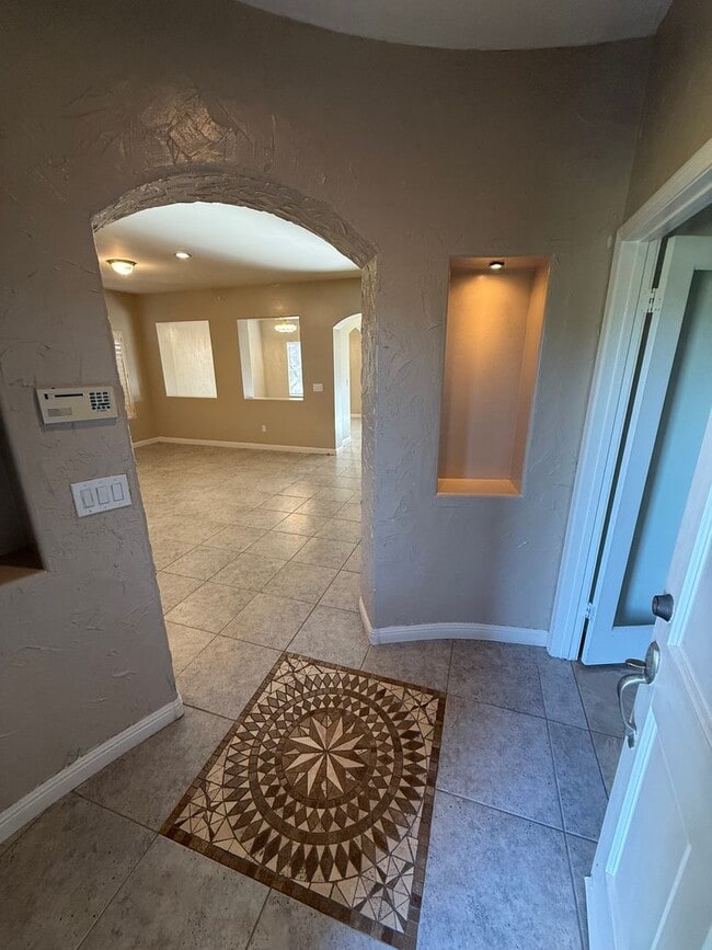 Building Photo - Elegant 3-Bedroom Home in Seven Oaks