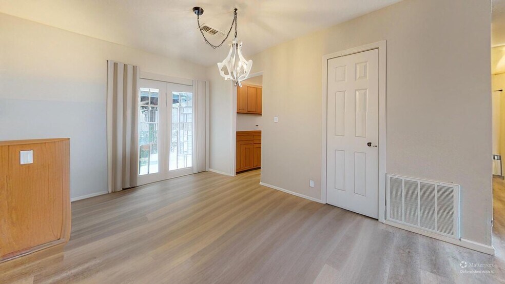 Building Photo - 1202 E Keller St