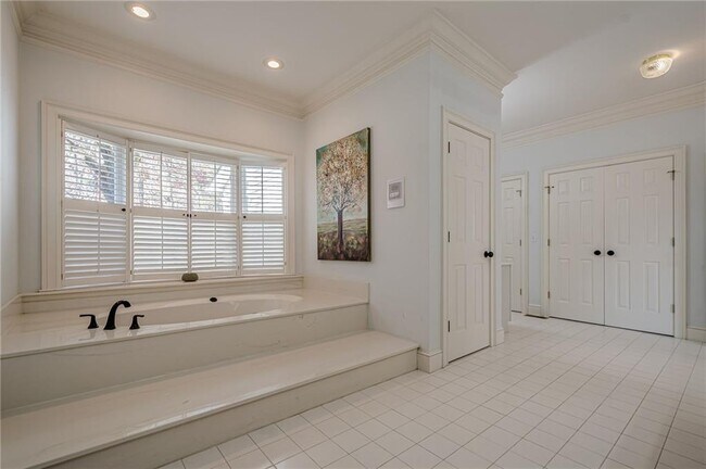 Building Photo - 34 Johnston Row NW