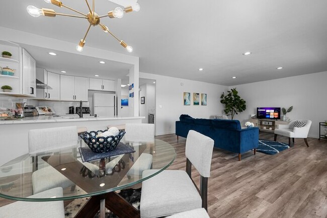 Building Photo - Beautifully remodeled 2 BR 2 BA condo w/ i...