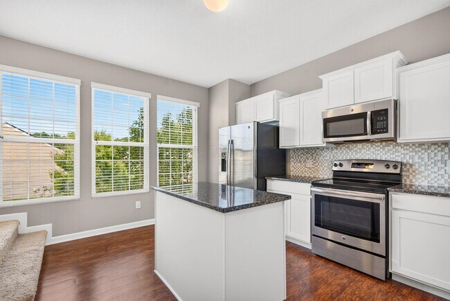 Building Photo - 5652 Pittsford Dr
