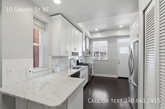 Building Photo - 10 Girard St NE