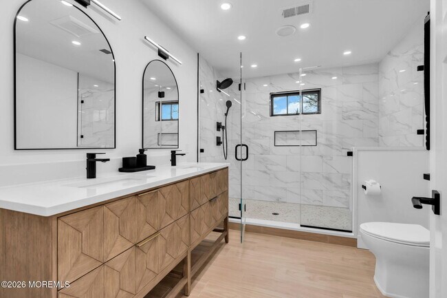 Building Photo - 2017 5th Ave