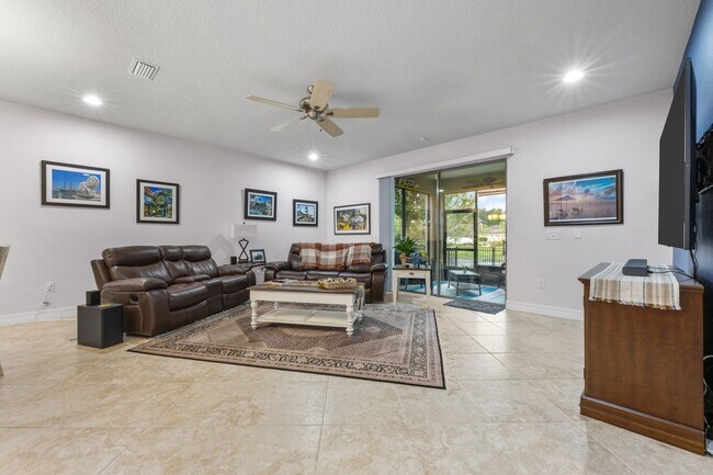 Building Photo - Beautifully Maintained home in Pool Community!