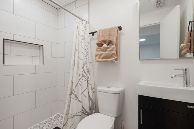 Building Photo - Longview Road