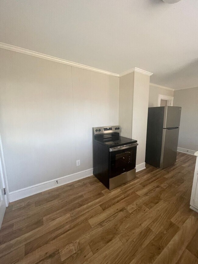 Building Photo - Adorable 3 bedroom 1 bath home Located in Hickory