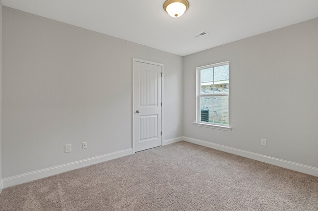 Building Photo - 105 Sorrelweed Dr
