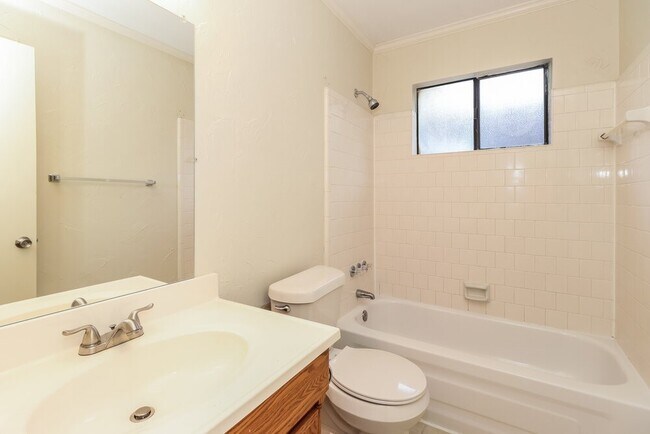 Building Photo - 84 Fallshire Dr