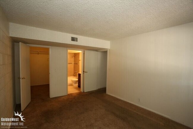 Building Photo - Cozy 1Bdm 1Ba Apartment with Pool Access in Central Las Vegas