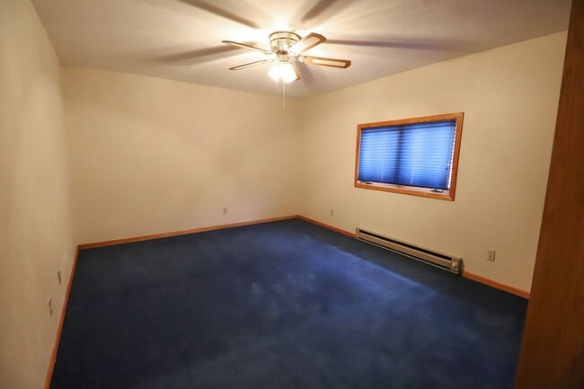 Building Photo - Country property