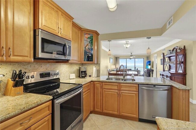 Building Photo - 9490 S Ocean Dr