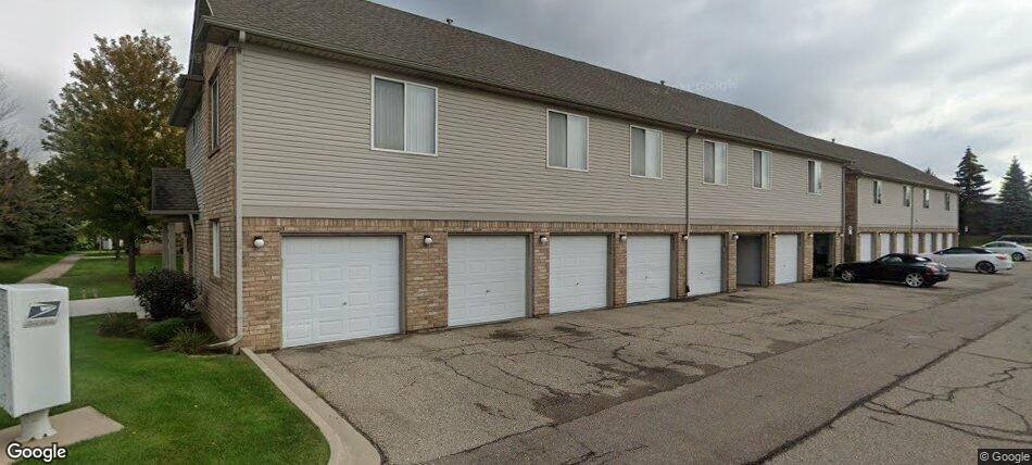 Building Photo - 2216 Frazho Rd