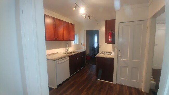 New granite kitchen - 13 Center St