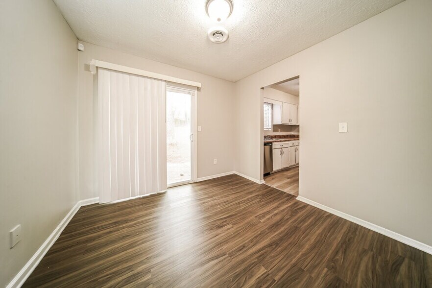 Building Photo - 2232 Doral Ct SW