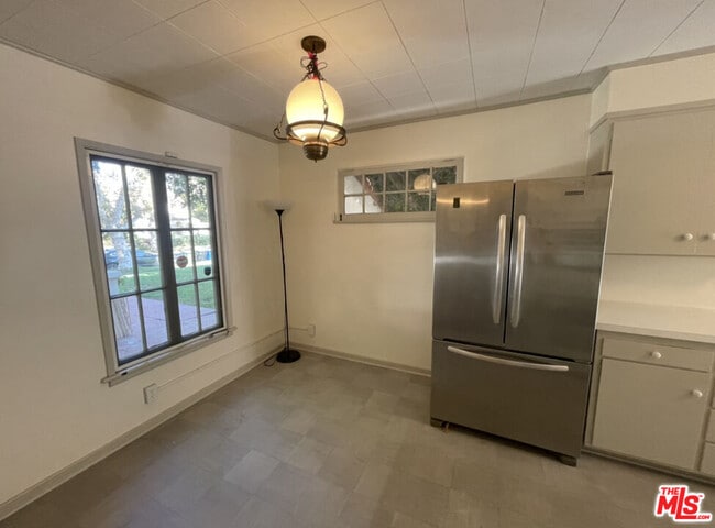 Building Photo - 147 S Poinsettia Pl