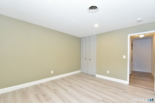 Building Photo - 28 Mill Hill Rd