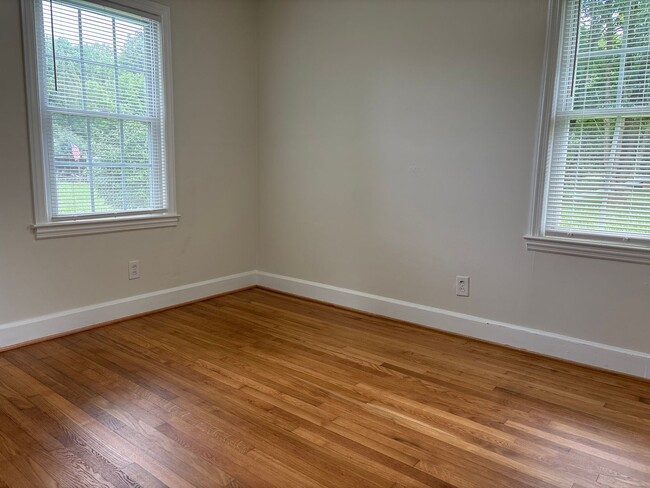 Building Photo - Nice 2 BR House off McKnight Mill Road