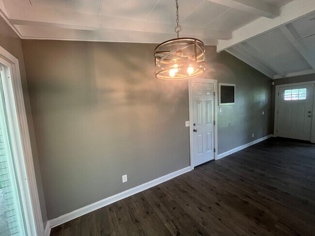 Building Photo - New On the Market! 5 Mins From Base