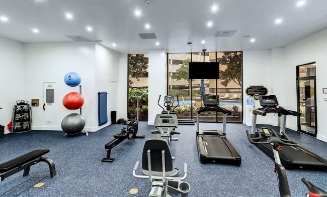 Building Photo - 3350 McCue Rd