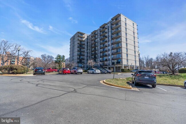 Building Photo - 3245 Rio Dr