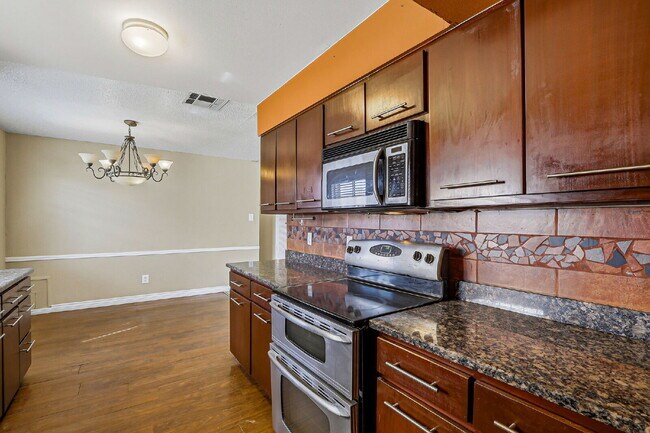 Building Photo - 3-Bedroom Duplex with Refrigerated AC.