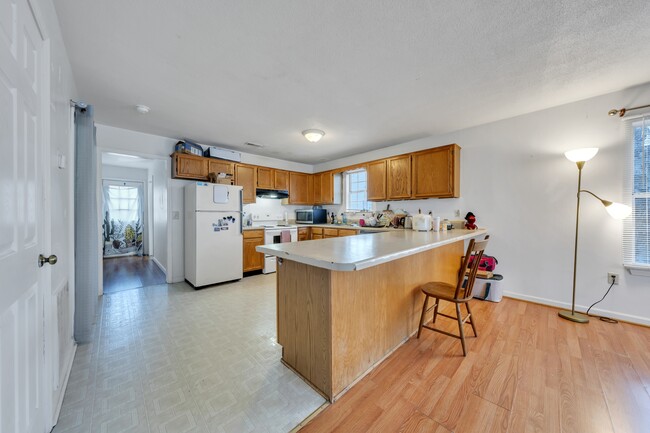 Building Photo - 854 Patrick Henry Dr