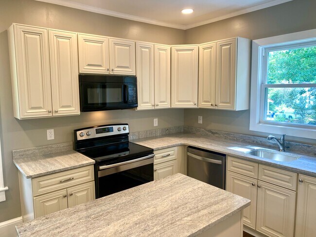 Building Photo - 115 Converse St