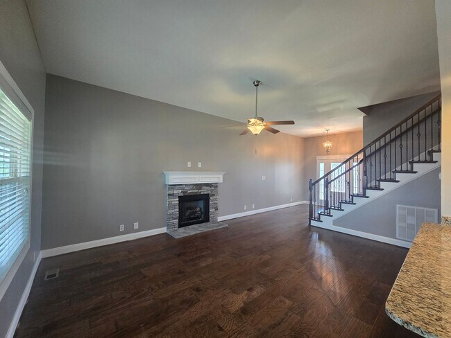 Building Photo - Executive 3 Bed 2.5 Bath with Bonus Home