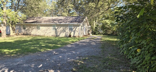 Building Photo - 718 Minor St