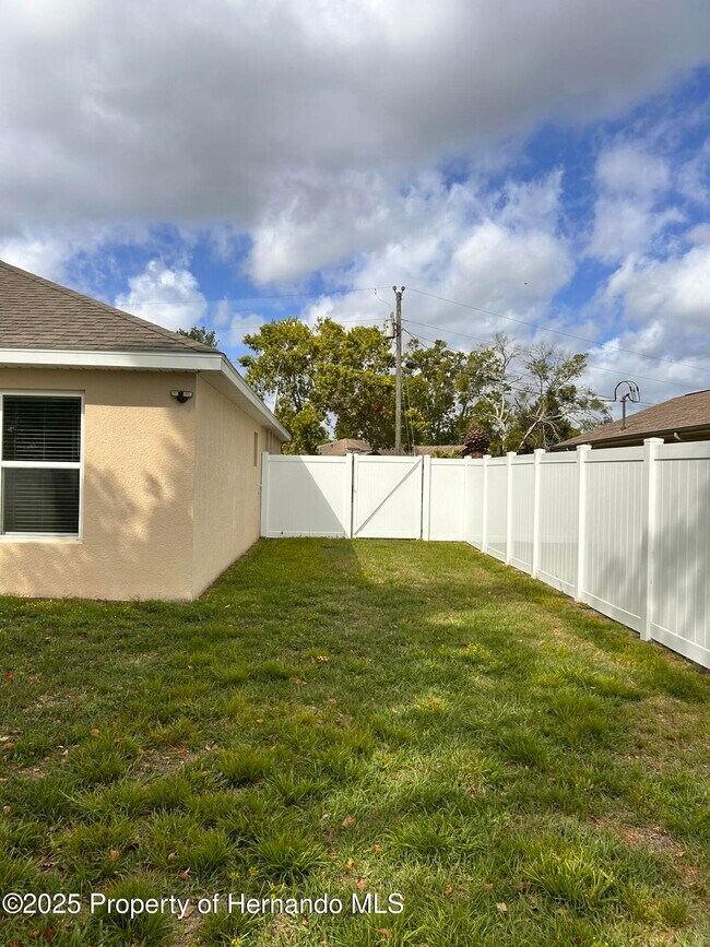 Building Photo - 10405 Lafoy Rd
