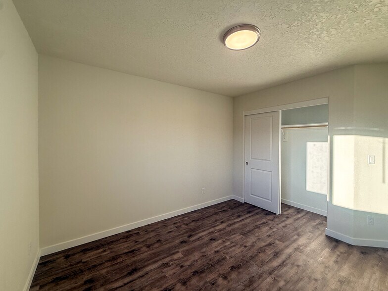 Building Photo - 507 NW Hillcrest Dr