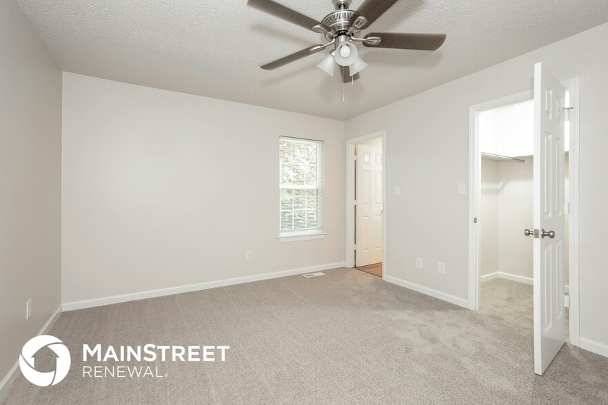 Building Photo - 135 W Lakefield Dr