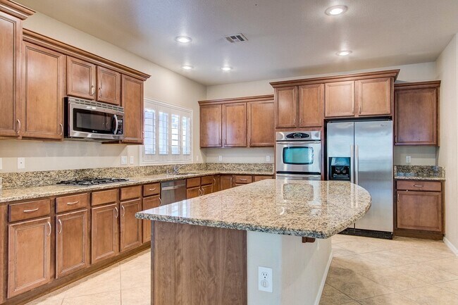 Building Photo - Summerlin Home with downstairs Bed/Bath & Large Patio with Courtyard!