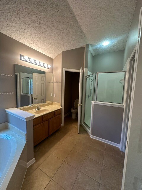 Building Photo - Spacious 4 Bedroom Home With Upstairs Private Suite And 2 Car Garage