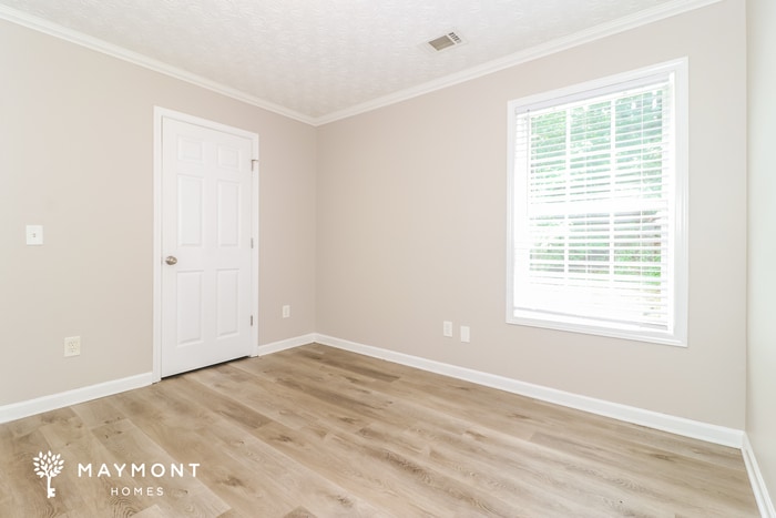 Building Photo - 700 Castlebrooke Dr SE